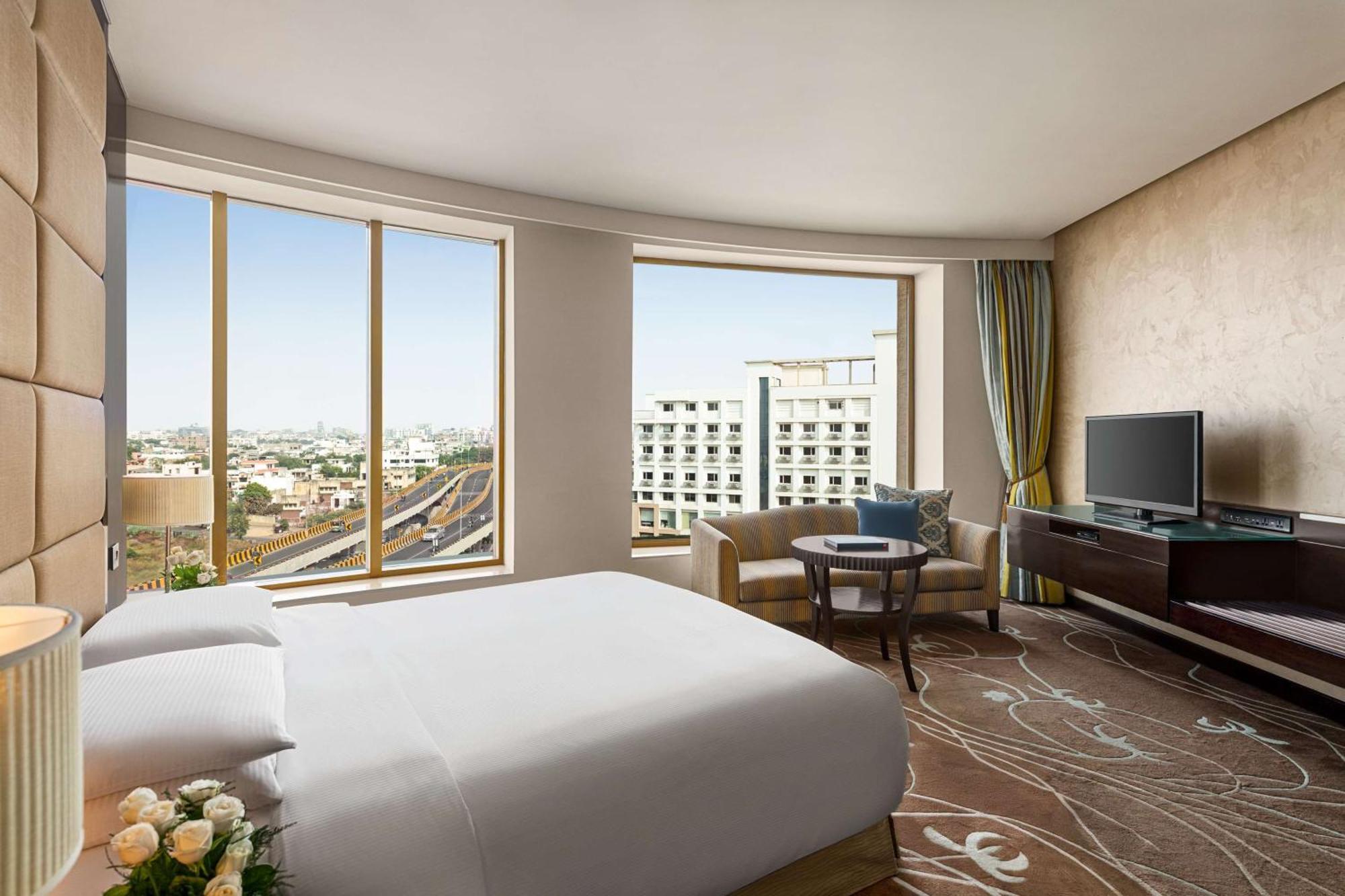 Hilton Jaipur Hotel Екстериор снимка Deluxe King