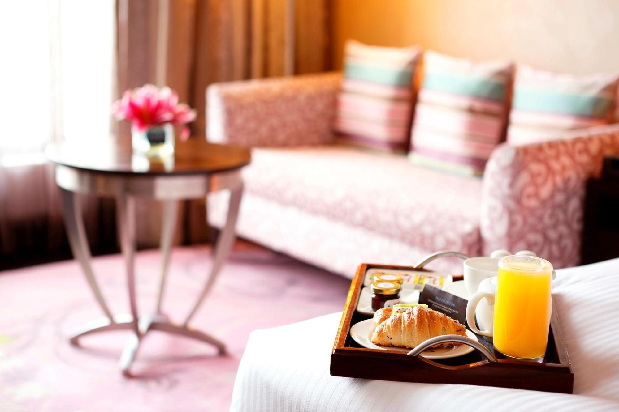 Hilton Jaipur Hotel Екстериор снимка Room service