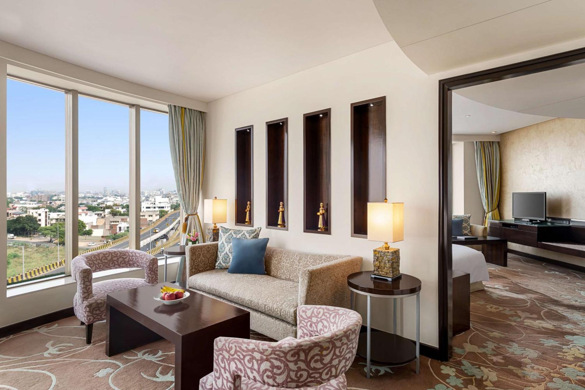 Hilton Jaipur Hotel Екстериор снимка Suite at the hotel