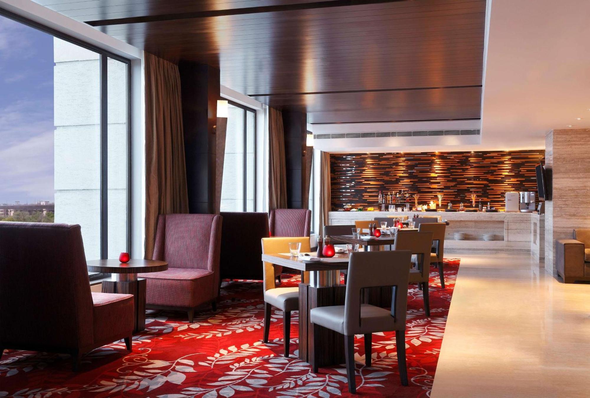 Hilton Jaipur Hotel Екстериор снимка Club Lounge at the hotel
