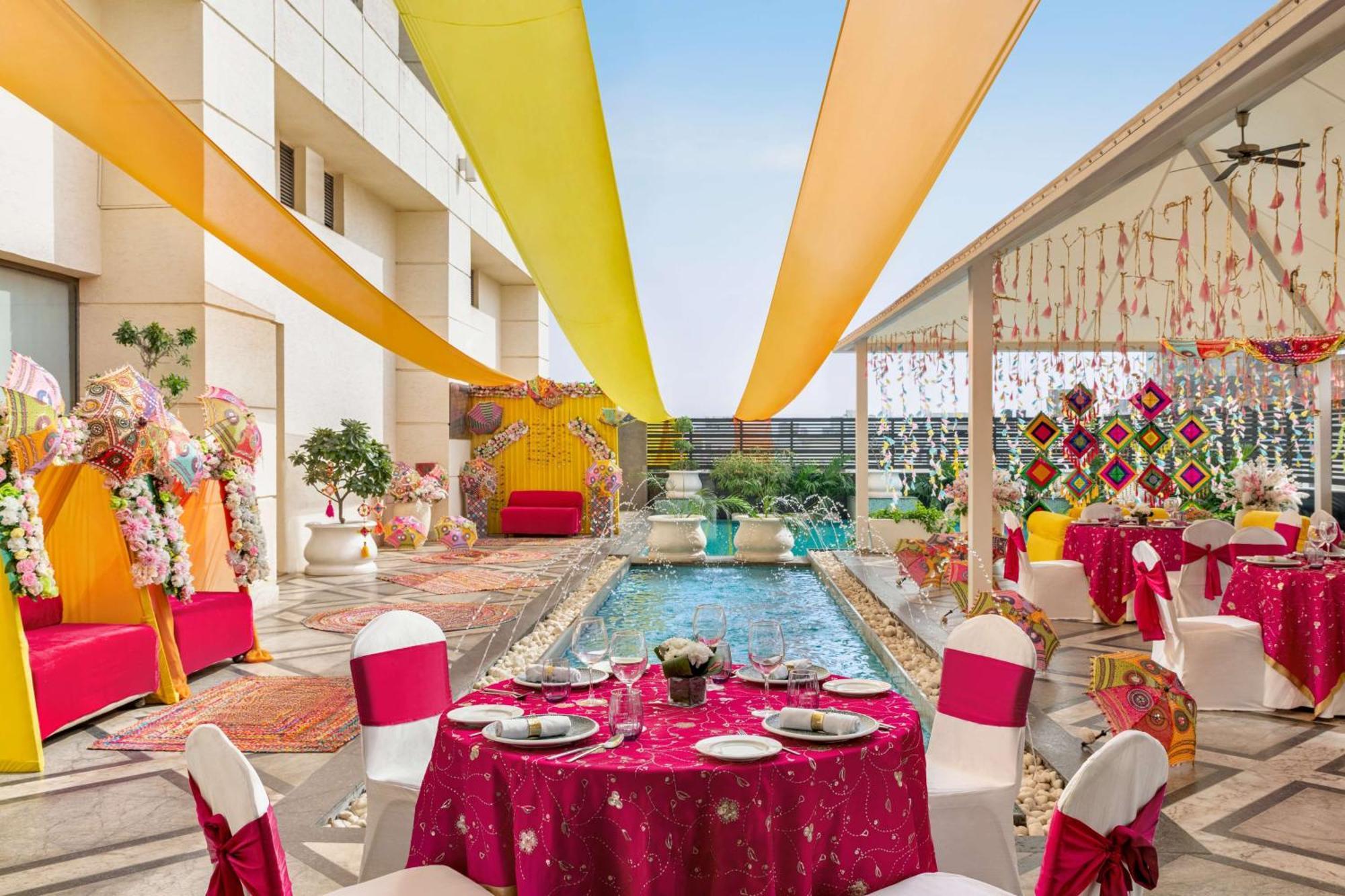 Hilton Jaipur Hotel Екстериор снимка The Royal Pool